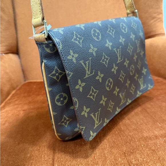 Authentic Louis Vuitton Musette Tango short shoulder Monogram bag. - Picture 5 of 16